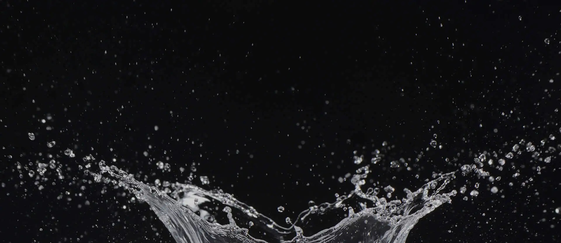 A single splash of WHITE CLAW® is seen in monochrome in an extreme close ups. 